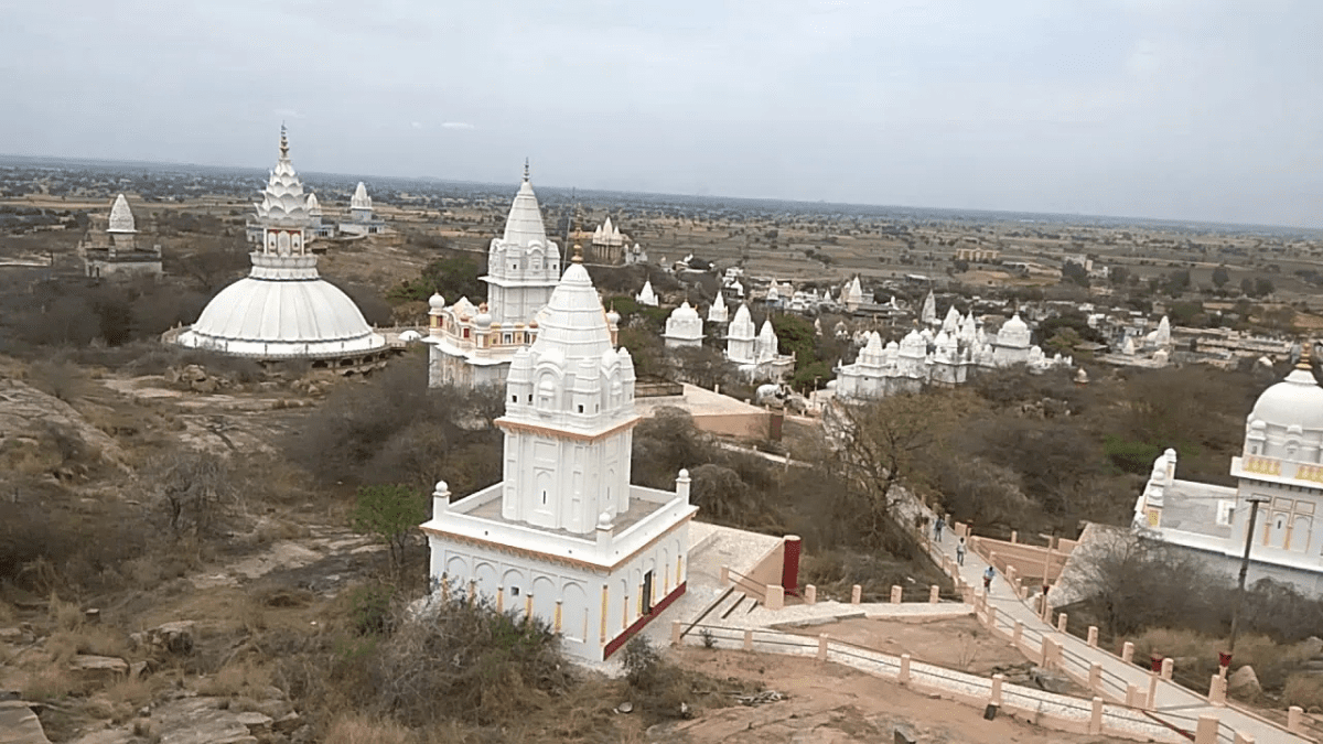 77 मंदिरों वाला गांव मध्य प्रदेश