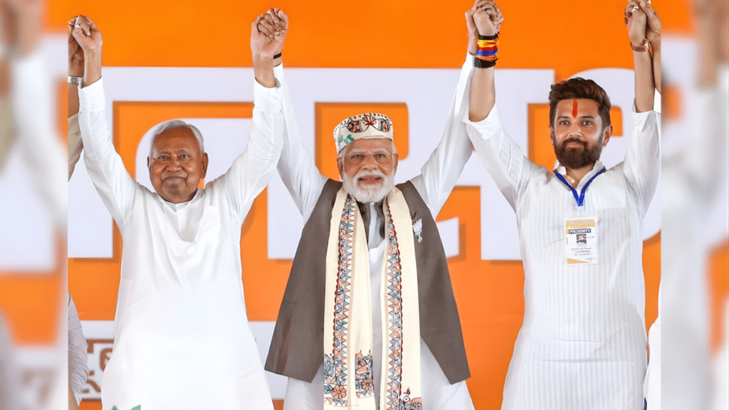 बिहार में आज NDA सरकार का शपथ ग्रहण है। कैबिनेट में किन नेताओं को मंत्री पद मिल सकता है, इस पर सबकी नजरें टिकी हैं।​