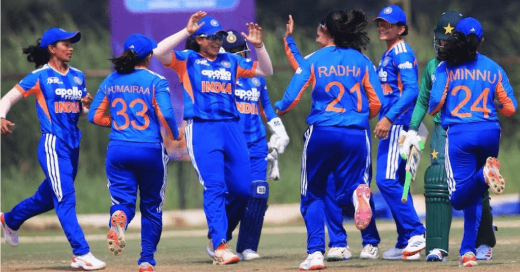 ACC महिला एशिया कप मैच के दौरान खिलाड़ियों का एक्शन दृश्य