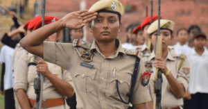 SSC GD Constable Exam के दौरान परीक्षा केंद्र में बैठे अभ्यर्थी