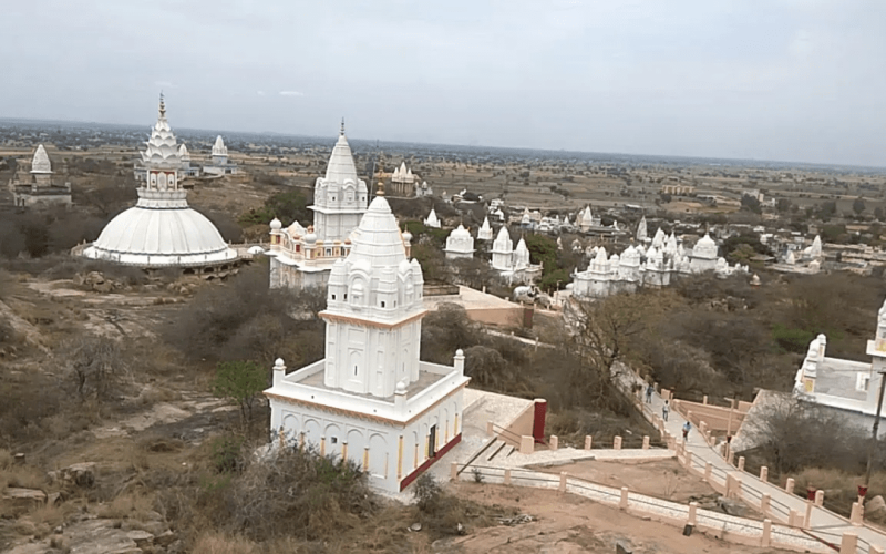 77 मंदिरों वाला गांव मध्य प्रदेश